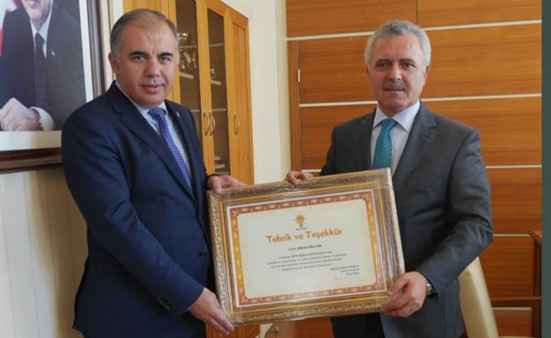 Davutoğlu’ndan AK Parti İzmir’e tebrik ve teşekkür sertifikası